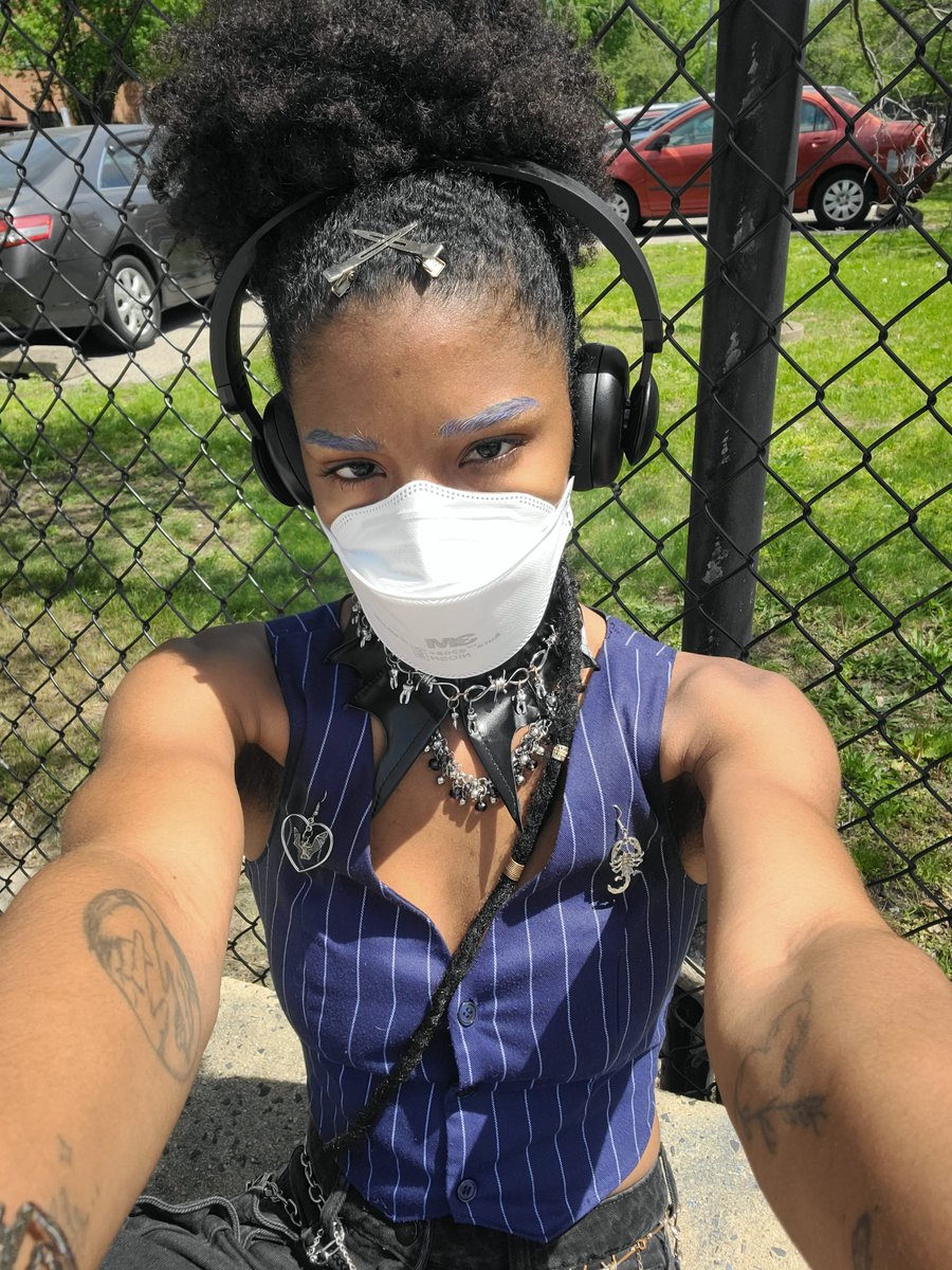 Hello hello 💐 this goal still hasn't been met and we've been trying our hardest to maintain and get jobs the past 2 months. I finally have one but I'm waiting to get paid 😭😭 please push this and redistribute your funds #juneteenth #pride c/v $dawmss