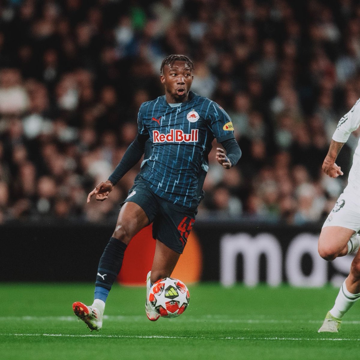 🔥 Galatasaray scout ekibi, RB Salzburg forması giyen Nene Dorgeles’i izlemeye aldı. 

Tottenham ve Manchester United başta olmak üzere birçok Avrupa takımı Nene ile ilgileniyor.