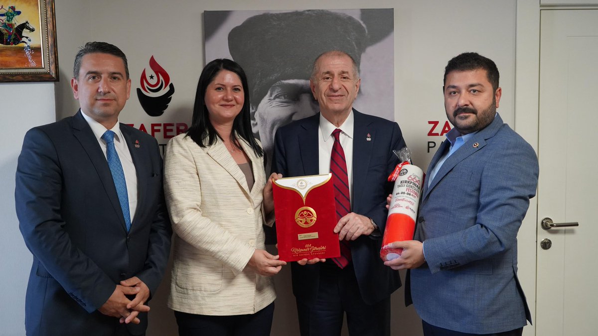 CHP Edirne Milletvekili Sayın Ahmet Baran Yazgan ve Edirne Belediye Başkanı Sayın Av. Filiz Gencan Akın, Edirne İl Başkanımız Sayın Serkan Konak ile birlikte Genel Başkanımız Sayın Prof. Dr. Ümit Özdağ’ı makamında ziyaret ederek geçmiş olsun dileklerini iletti.

Nazik ziyaretleri