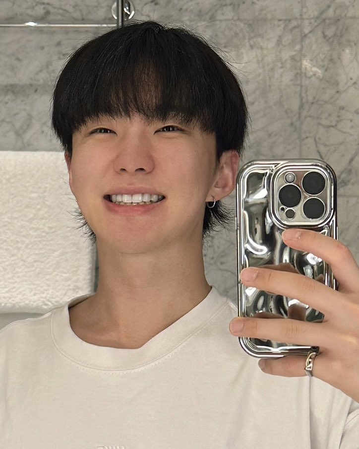 hoshi isn't just a seventeen member, he's a cultural reset, he's an art, a lifestyle, the oxygen u breathe, an escape from this cruel world, the first gift u open on christmas, a hug from a loved one, everything you've ever wanted.