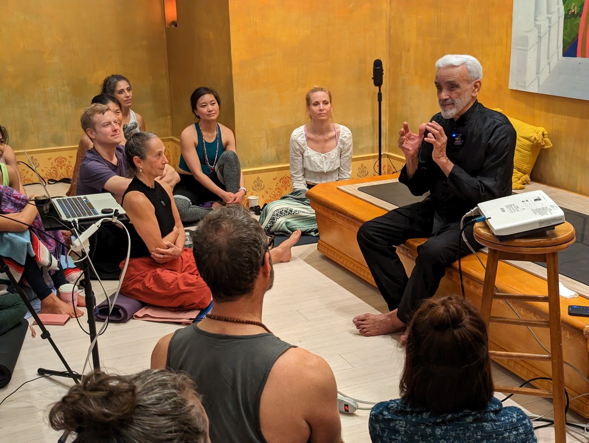 DharmaYogaNYC's tweet image. Always have compassion for those who cannot do what you think you can do, because in reality you are no different than them. Also, it's very good for the teacher to fail at things, because then they know how to help the students when they struggle. 

--Yogi Sri #DharmaMittra