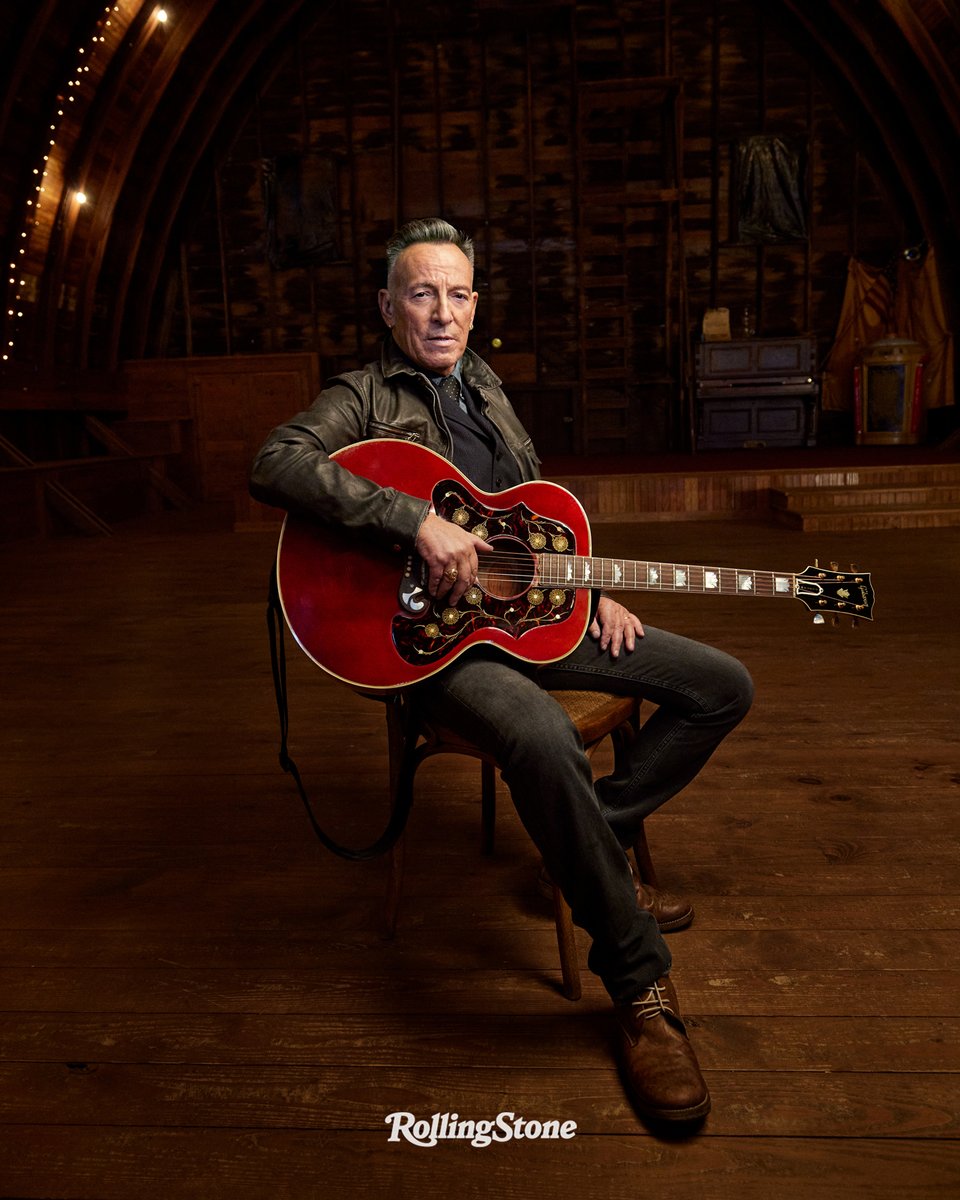 RollingStone's tweet image. INTERVIEW: Bruce @springsteen joins us for a wide-ranging Q&amp;amp;A: "Time Is Finite, and Your Performing Time Is Finite"

Springsteen breaks down his box set, reveals he has a new album in the can, and looks ahead to the future of the E Street Band.

Read: rollingstone.com/music/music-fe…