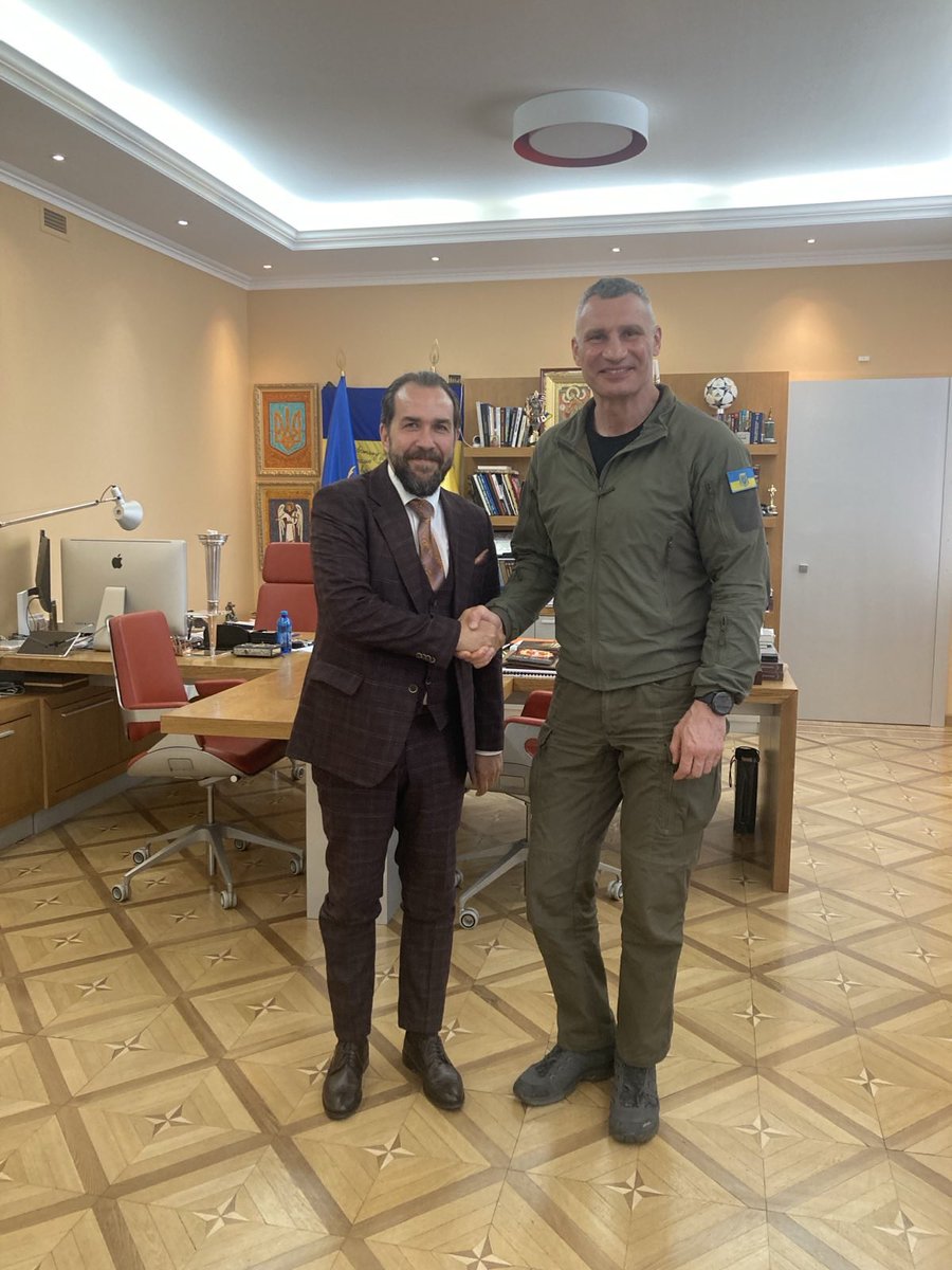 [🇵🇱] Chargé d'affaires ad interim <a href="/P_Lukasiewicz/">Piotr Łukasiewicz</a> spotkał się z merem miasta Kijowa <a href="/Vitaliy_Klychko/">Віталій Кличко</a>.