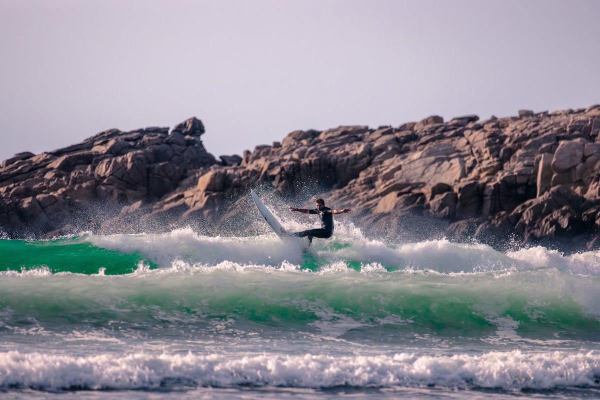 Don’t let the “beginner-friendly” tag fool you — the Classic Longboard 9'0" Ace-Tec is a full-on wave weapon. With rock-solid durability and a lightweight, responsive build, it’s the board that takes you from your first ride all the way to powerful, performance turns. 💥
#SICMaui