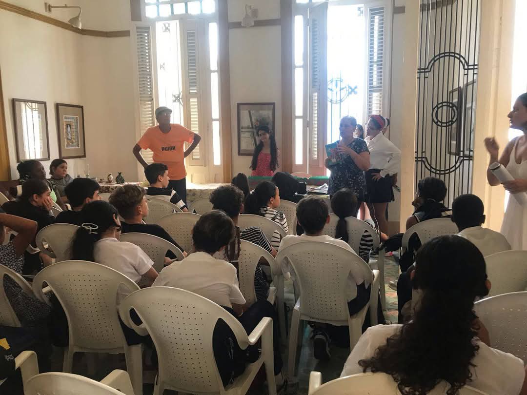 Trabajos prácticos creativos y excelente exposición realizaron los estudiantes de 7mo grado de la secundaria básica Pablo Elvio Cabrera del municipio #CiegodeAvila #Cuba, como parte de la disciplina de Educación Artística.
<a href="/DGECiegoDeAvila/">DGECiegodeÁvila</a> #LatirAvileño