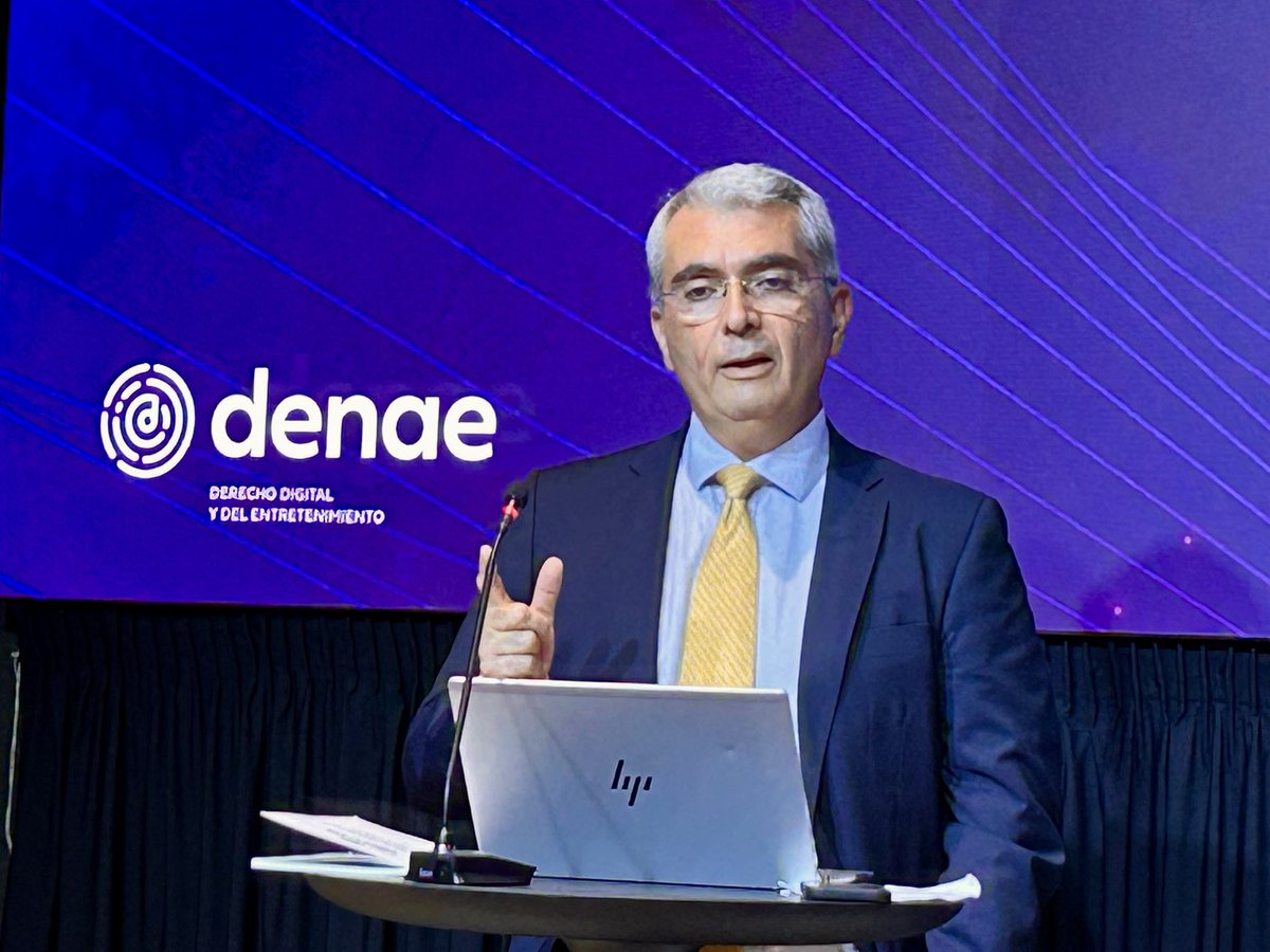 .<a href="/cotino/">Lorenzo Cotino Hueso</a>, Pte de la <a href="/AEPD_es/">Agencia Española de Protección de Datos</a> en el 8º congreso <a href="/asociaciondenae/">Asociación DENAE</a> :
- La Agencia se va a dedicar en profundidad a la #IA cuando se usen datos personales en el ciclo de vida de los sistemas
- Van a usar IA
- Se habla de una simplificación normativa europea pero va a ser muy limitada