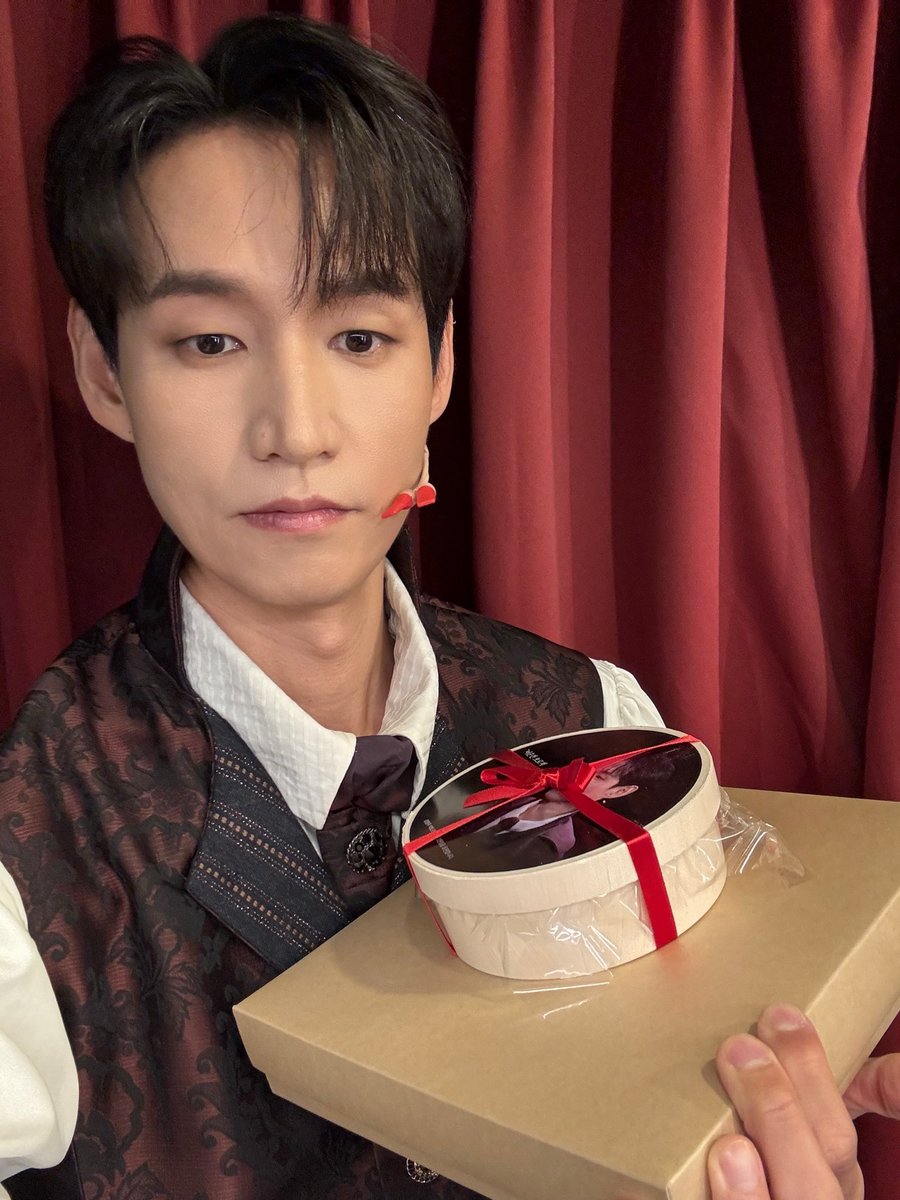 시간과 정성이 고스란히 느껴지는
정말 고마운 응원. 감사해요!
맛있게 잘 먹었어요 ^^
(표정은 저래보여도 굉장히 신나있는 상태😆)