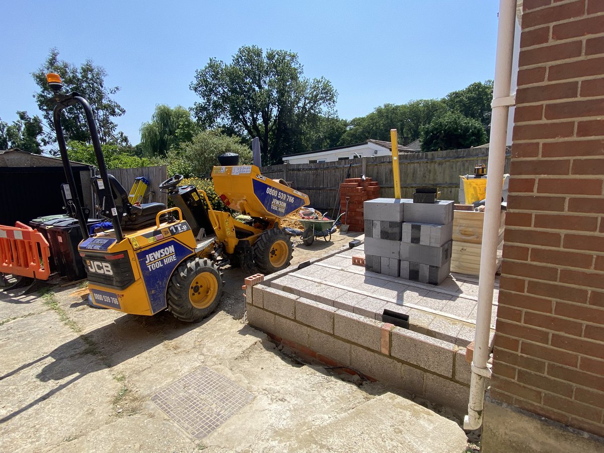 BHArchLtd's tweet image. #Extension moving along nicely taking advantage of the sunshine 🌞 #architecturedesign #Waterlooville #bharchitectureltd
