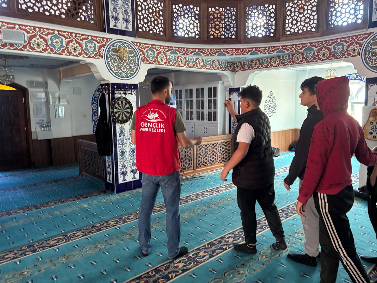 ÇEDES projesi kapsamında gençlerle  cami ziyareti yaparak, hem öğretici hem de keyifli etkinliklerle bir araya geldik.🙋‍♂️🙋‍♀️🏹🎯

#Gsbgm 
#Çedes