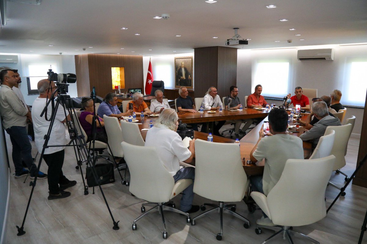 Manavgat’ımızın kıymetli basın mensuplarıyla bir araya gelerek, gündeme ve basında yer alan haberlere dair açıklamalarda bulundum.

Her zaman olduğu gibi bu süreçte de şeffaflık ve doğru bilgilendirme ilkesiyle hareket ediyor, vatandaşlarımızın her konuyu tüm yönleriyle öğrenme