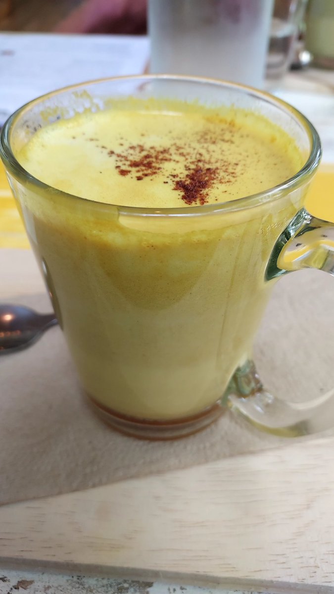 tong3132's tweet photo. นมสีทอง(ฮาลดีดูธ) Golden Milk :) หอม อร่อยดี มีขมิ้น เครื่อ��เทศอินเดีย น้ำเชื่อมมะพร้าว  อัลมอนด์และกะทิ
#ปรกติดื่มแต่นมตราสิงห์ https://t.co/28bDK3c3jt
