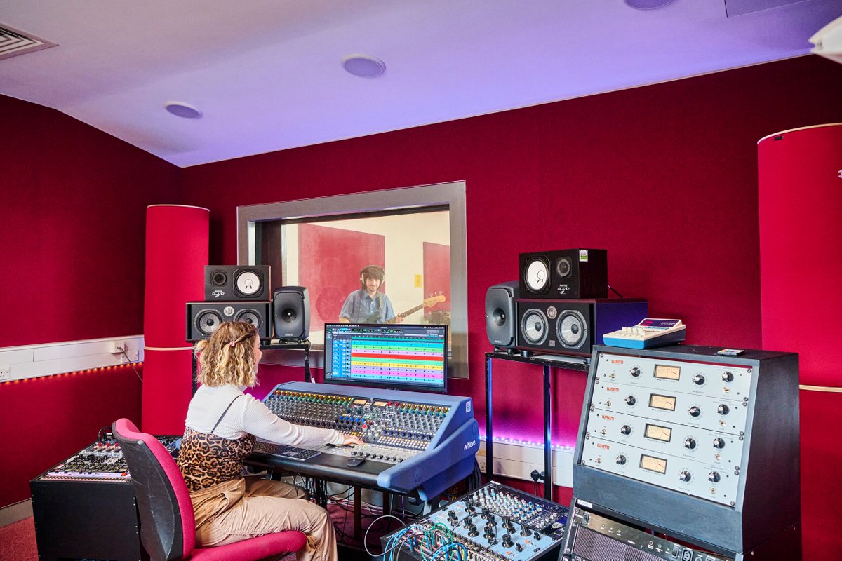 Faculty of Humanities and Social Sciences (@hassfacultyncl) on Twitter photo Happy #worldmusicday2025 to all who celebrate!
Watch this video to find out more about what it's like to study Music at Newcastle University with <a href="/MusicNclUni/">Music Newcastle Uni / ICMuS</a> >> bit.ly/3HM8nha Happy #worldmusicday2025 to all who celebrate!
Watch this video to find out more about what it's like to study Music at Newcastle University with <a href="/MusicNclUni/">Music Newcastle Uni / ICMuS</a> >> bit.ly/3HM8nha