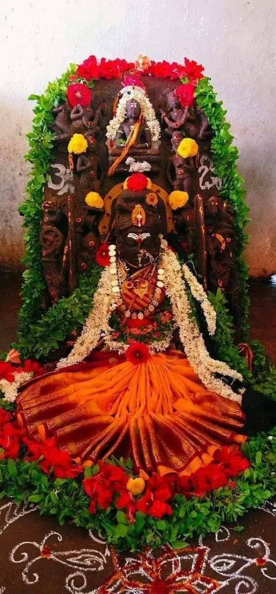 आंध्रप्रदेश के मंदिर में " बुद्ध जी" को फ्रॉक पहनाकर देवी बना दिया गया है !

जो आजतक अपने देवताओं का चेहरा नहीं देख पाए वो दूसरे धर्मों की कॉपी पेस्ट कर रहे हैं!