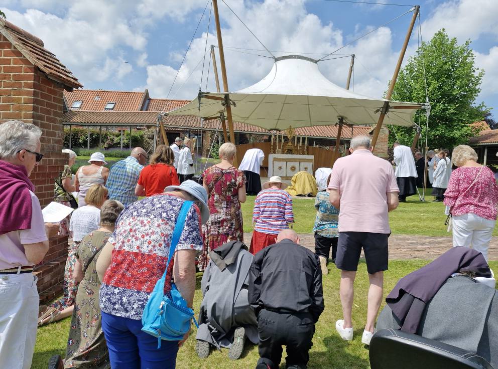 ssmwalsingham (@ssmwalsingham) on Twitter photo Today we celebrate Corpus Christi joining in with the Parish for Mass at St Mary's, procession of the Blessed Sacrament and Benediction in the grounds <a href="/ShrineOLW/">The Shrine of OLW</a> . #nunsoftwitter #simplylife #choice4god Today we celebrate Corpus Christi joining in with the Parish for Mass at St Mary's, procession of the Blessed Sacrament and Benediction in the grounds <a href="/ShrineOLW/">The Shrine of OLW</a> . #nunsoftwitter #simplylife #choice4god