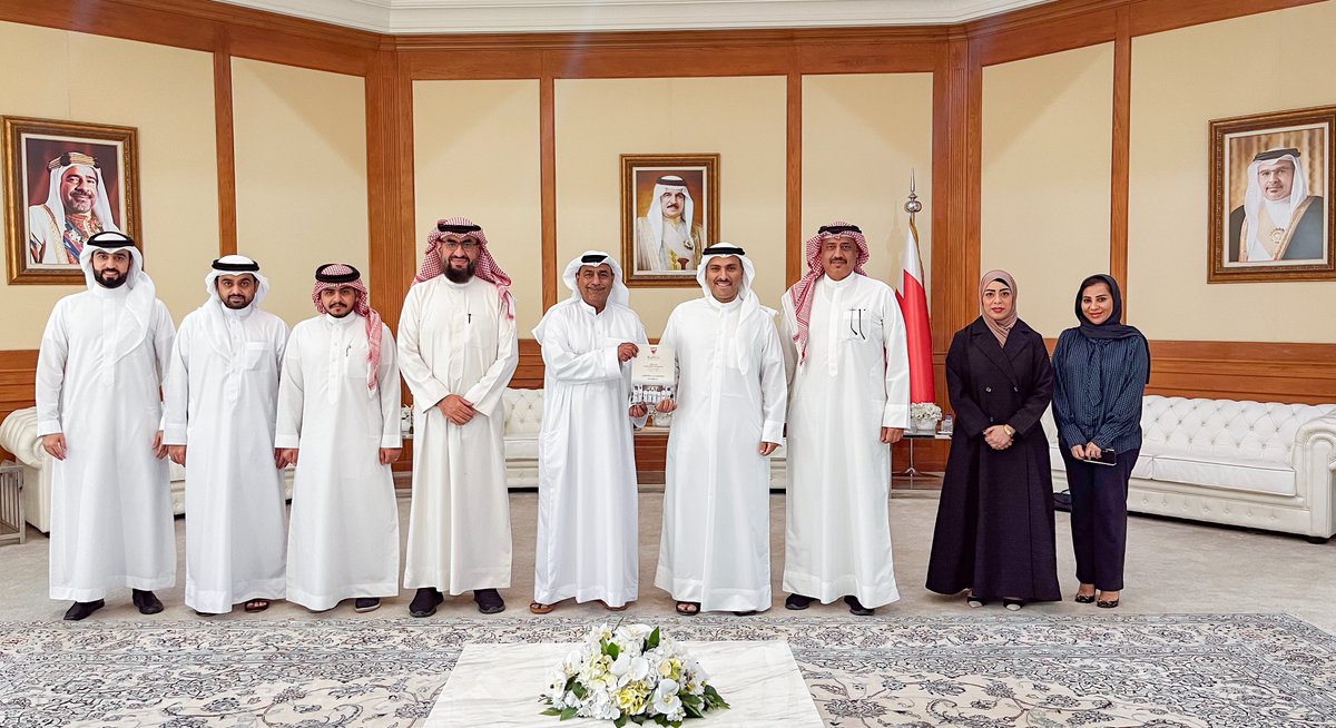 وزير الإعلام يستقبل اللجنة الإعلامية ببعثة مملكة البحرين للحج 1446هـ
#البحرين 
#تلفزيون_البحرين