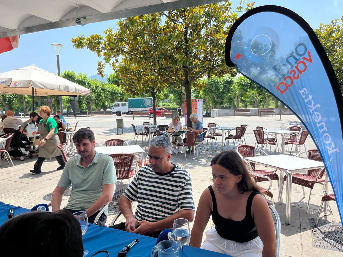 ⚽️ LA MOVIDA DEPORTIVA GIPUZKOA ⚽️

🗣️ Seguimos repasando el deporte del Bidasoa desde el batzoki de Hondarribia con <a href="/samuvalcar/">Samu Valcárcel</a> e invitados: 

- Edorta, kanpandegi club de remo <a href="/HondarribiaAE/">Hondarribiarraun</a> 
- Jone Ugarte, remera de Hondarribia

🔴 #Konekta con #OndaVasca