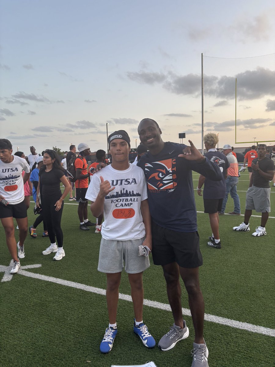 Gavin Williams (@williamsga16) on Twitter photo Thank you for hosting an awesome camp! <a href="/UTSAFTBL/">UTSA Football π</a> I'm better today. <a href="/CoachTraylor/">Jeff Traylor</a> <a href="/J_Warrick/">Jacorey βPeteyβ Warrick</a> <a href="/CoachJP3/">Joe Price III</a> <a href="/Coach_Lyda1/">Logan Lyda</a> <a href="/AcHood1/">Ac Hood</a> <a href="/MrKQWilliams/">@MrKQWilliams</a> <a href="/ClemensBuffsFB/">Clemens Football</a> @Adamhill <a href="/chedonjames03/">Chedon James</a> <a href="/gwill83/">gavin williams</a> <a href="/CoachAveion/">Aveion Trabue</a> <a href="/210Breds/">SAThoroughbreds</a> Thank you for hosting an awesome camp! <a href="/UTSAFTBL/">UTSA Football π</a> I'm better today. <a href="/CoachTraylor/">Jeff Traylor</a> <a href="/J_Warrick/">Jacorey βPeteyβ Warrick</a> <a href="/CoachJP3/">Joe Price III</a> <a href="/Coach_Lyda1/">Logan Lyda</a> <a href="/AcHood1/">Ac Hood</a> <a href="/MrKQWilliams/">@MrKQWilliams</a> <a href="/ClemensBuffsFB/">Clemens Football</a> @Adamhill <a href="/chedonjames03/">Chedon James</a> <a href="/gwill83/">gavin williams</a> <a href="/CoachAveion/">Aveion Trabue</a> <a href="/210Breds/">SAThoroughbreds</a>