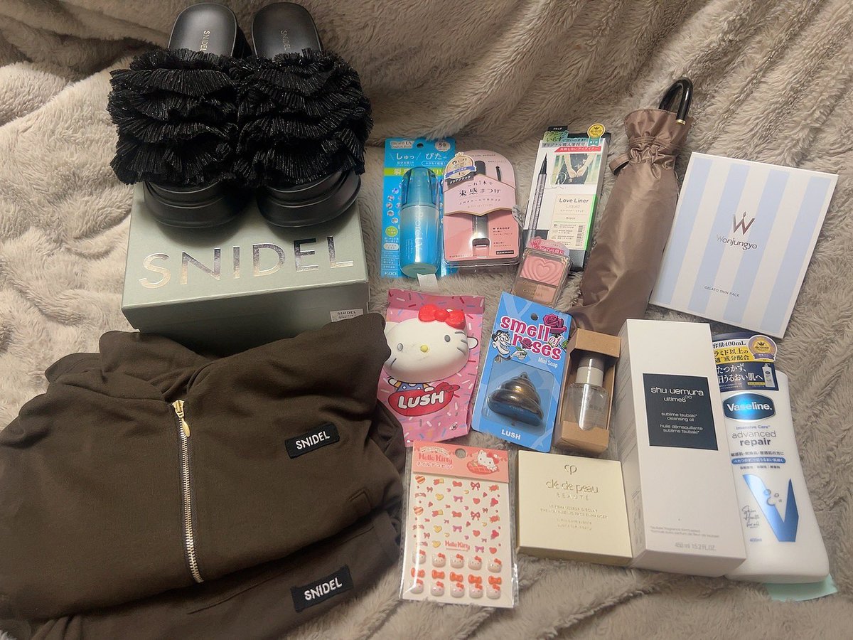 お散歩会お写真つづき…🤍

しあわせでした、ありがとう🥲💓
ずっとにこにこしてる🤤🤤

おいしいものもたくさん食べて
可愛いものもたくさんみて
プレゼントまでもらっちゃって
いつも幸せをたくさんありがとう🤍🤍