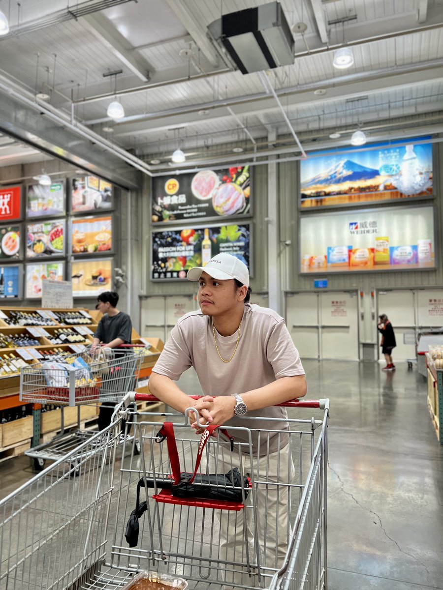 argie97's tweet photo. Tirador ng Free Taste sa Costco 😋🤤 https://t.co/85IS1PonY8
