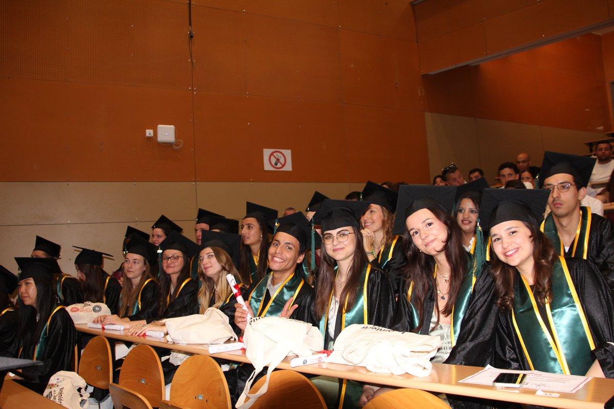 Le 14 juin, remise de diplômes du Master Ingénierie de la Santé – promo 2024, en présence de Philippe Augé, Président <a href="/umontpellier/">Université de Montpellier</a> et David Faguet, Président du conseil de perfectionnement d'Ingénierie de la Santé (<a href="/SanofiFR/">Sanofi en France</a> -Montpellier).
👏 Bravo aux diplômé·e·s !