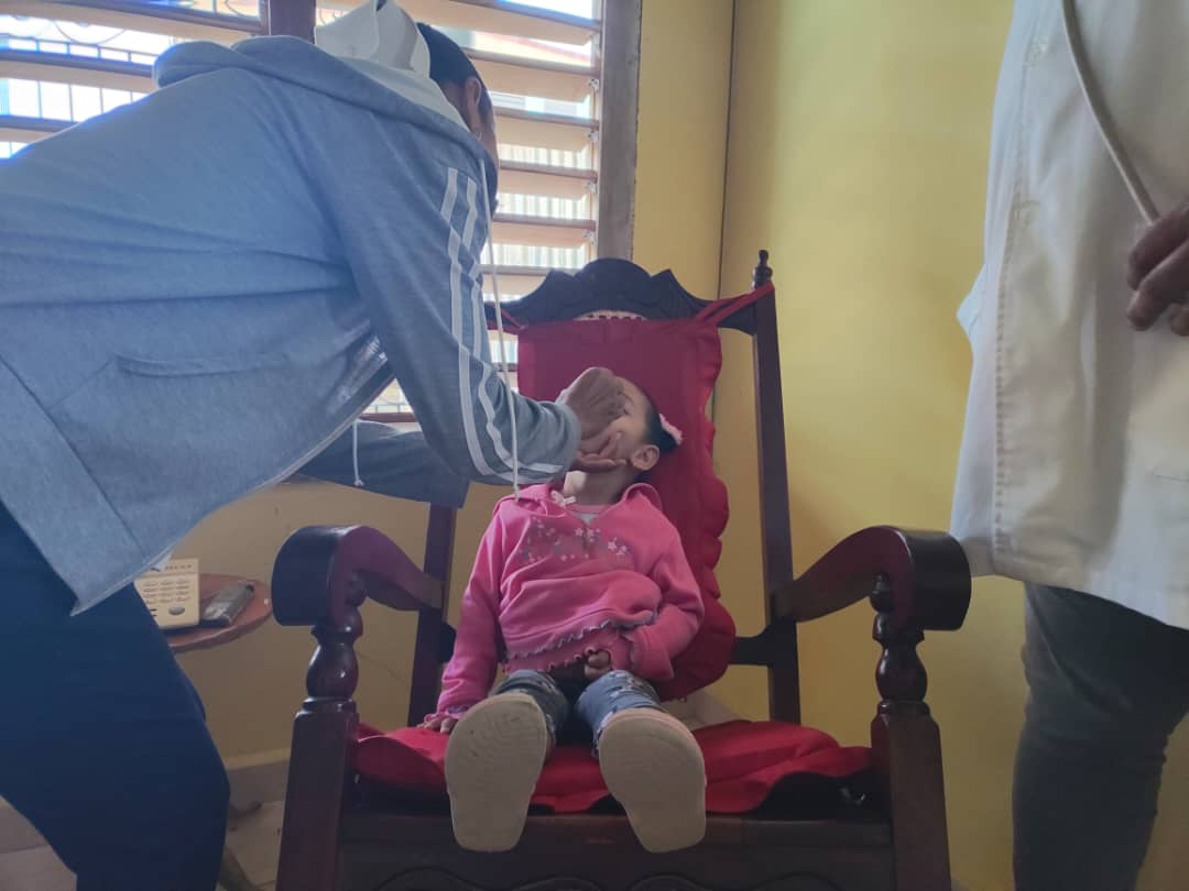 Continúa en #NiqueroGranma 2da etapa de la Campaña Antipoliomielítica oral bivalente.
#CubaPorLaSalud