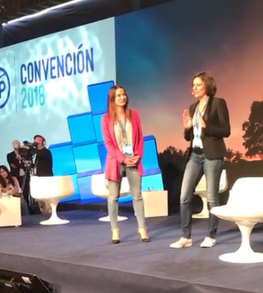 Marga Prohens (@margaprohens) on Twitter photo No hi ha paraules perquè és tan tremendament injust que costa creure.
Massa aviat, massa dolorós.
Vola alt Esperanza, com has estat tu: alegria, valenta, lliure.
El meu condol més sentit al <a href="/PPCatalunya/">PP de Catalunya</a> i als familiars i amics.
Descansa en pau, No hi ha paraules perquè és tan tremendament injust que costa creure.
Massa aviat, massa dolorós.
Vola alt Esperanza, com has estat tu: alegria, valenta, lliure.
El meu condol més sentit al <a href="/PPCatalunya/">PP de Catalunya</a> i als familiars i amics.
Descansa en pau,