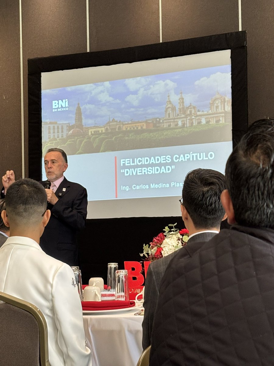 evaramsan's tweet photo. Te saludo desde el lanzamiento del capítulo #Diversidad el no. 24 en la comunidad de Guanajuato @bniguanajuato @BNIMexico el presidente de esta organización #CarlosMedinaPlascencia en el acto inaugural https://t.co/k5HThivApO
