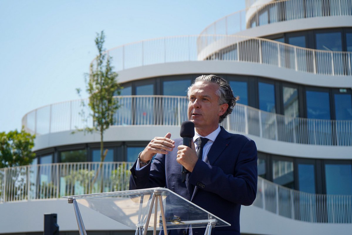 ChristopheBechu's tweet image. Métamorphose est une réalisation originale née de la fusion des idées du concours Imagine Angers et de l'ambition du groupe Giboire.
Intégré au sein du quartier Saint-Serge, où il côtoie déjà la patinoire IceParc et bientôt la nouvelle Scène de musiques actuelles, Métamorphose…