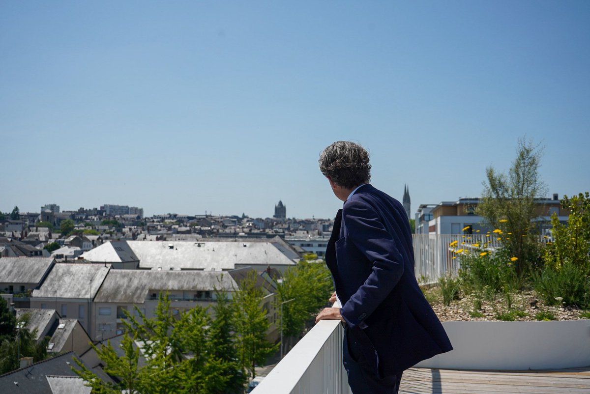 ChristopheBechu's tweet image. Métamorphose est une réalisation originale née de la fusion des idées du concours Imagine Angers et de l'ambition du groupe Giboire.
Intégré au sein du quartier Saint-Serge, où il côtoie déjà la patinoire IceParc et bientôt la nouvelle Scène de musiques actuelles, Métamorphose…