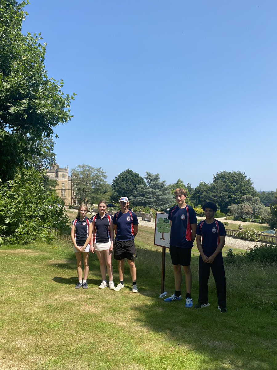 Well done to our Lower Sixth students who volunteered at the Englefield Estate Schools Days👏😁