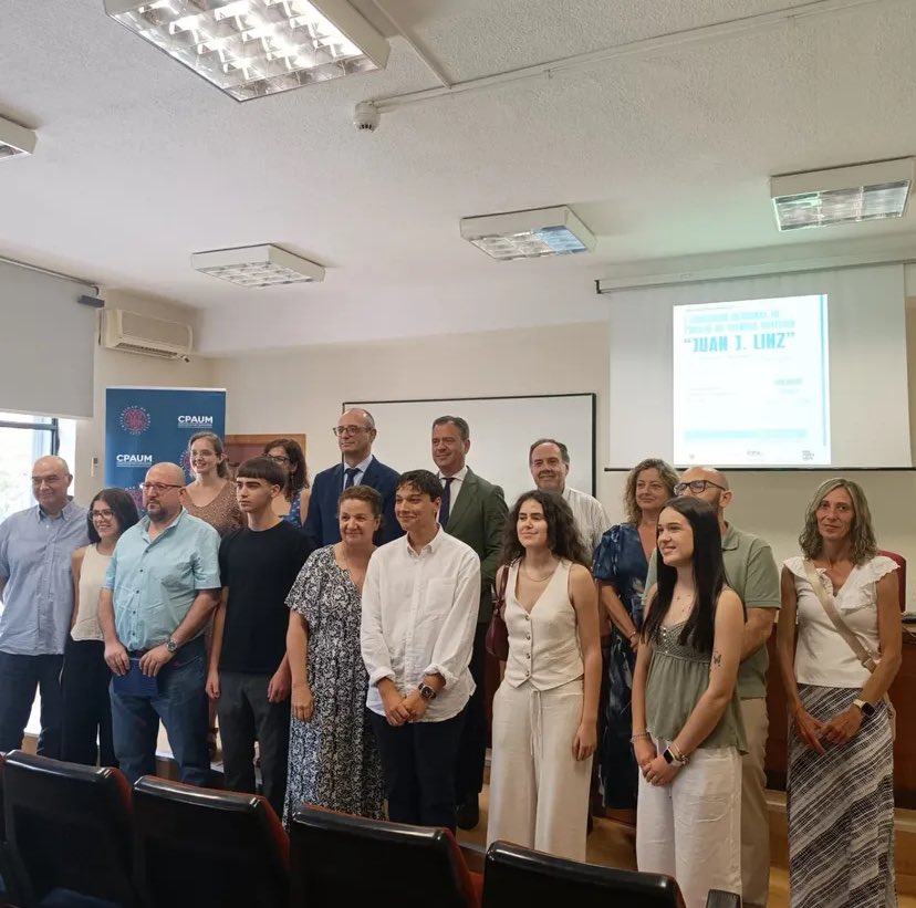 ies floridablanca (@iesflori) on Twitter photo 🎉 Alejandro López Bueno, alumno de 1º de Bach del <a href="/iesflori/">ies floridablanca</a> , gana el 3er premio en el I Concurso Regional de Ensayos en Ciencia Política ‘Juan J. Linz’. Orgullo educativo 💪📚<a href="/UMU/">Universidad Murcia</a>
Entrega por los consejeros Marcos Ortuño y Víctor Marín. 🎉 Alejandro López Bueno, alumno de 1º de Bach del <a href="/iesflori/">ies floridablanca</a> , gana el 3er premio en el I Concurso Regional de Ensayos en Ciencia Política ‘Juan J. Linz’. Orgullo educativo 💪📚<a href="/UMU/">Universidad Murcia</a>
Entrega por los consejeros Marcos Ortuño y Víctor Marín.