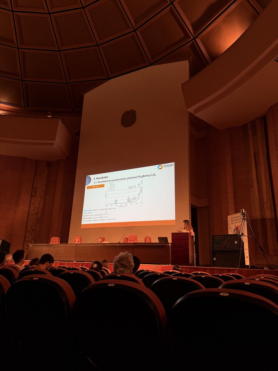 Ayer tuve la oportunidad de hablar sobre mi tesis doctoral en el Congreso de la Sociedad Española de Catálisis. Expliqué mis avances sobre el tratamiento de contaminantes en aire mediante fotocatálisis empleando TiO2@exf-g-C3N4 ☀️