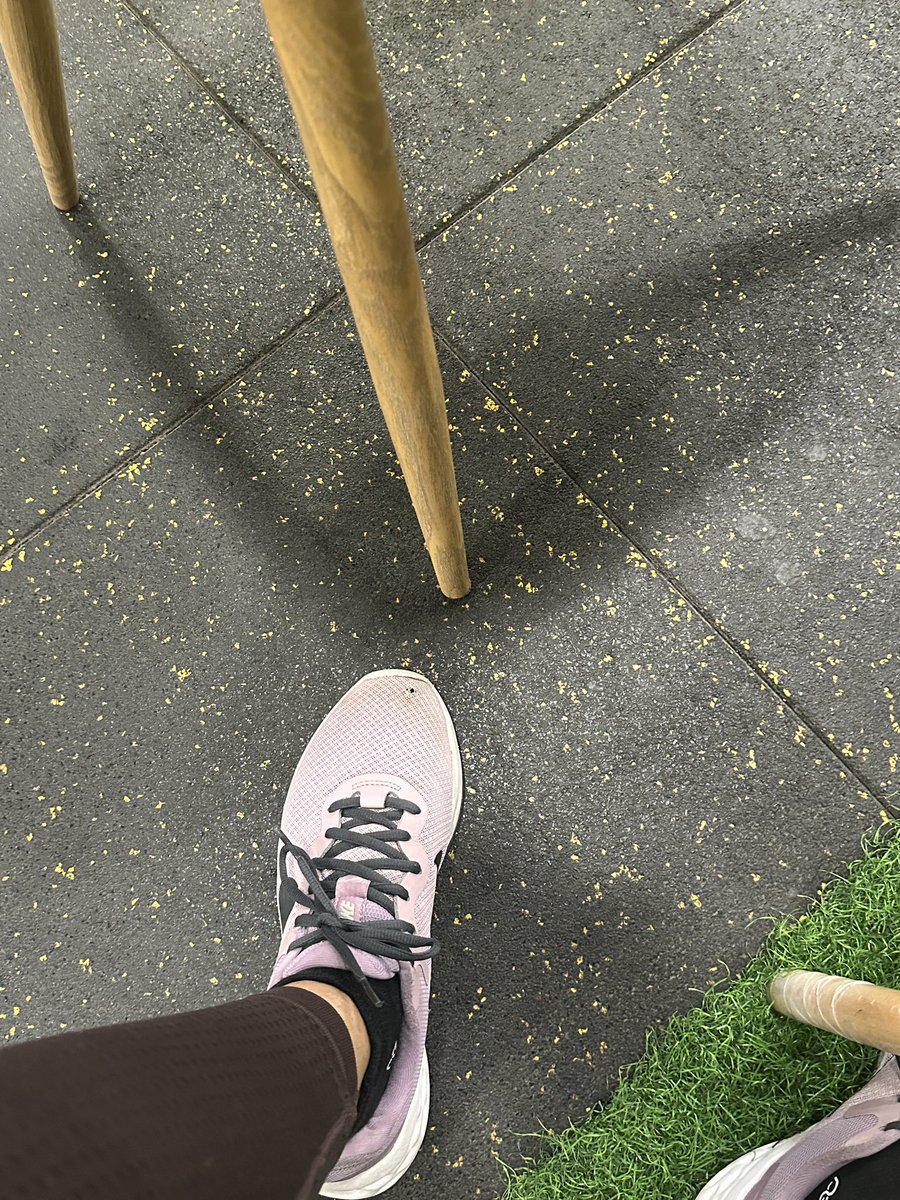 Going to tell my kids their mom used to wear phatti shoes to gym