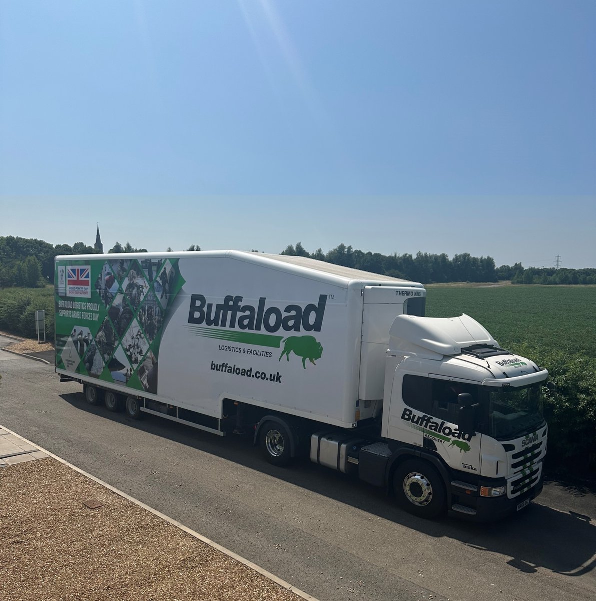 The superb Armed Forces Day trailer arrives back to Buffaload Ellington ready for a bit of polishing before she appears at the Armed Forces Day event in Huntingdon next weekend. 
Sat June 28 at Sapley Playing Fields, Huntingdon PE28 2GA. 11am to 5pm.

#armedforcesday #buffaload