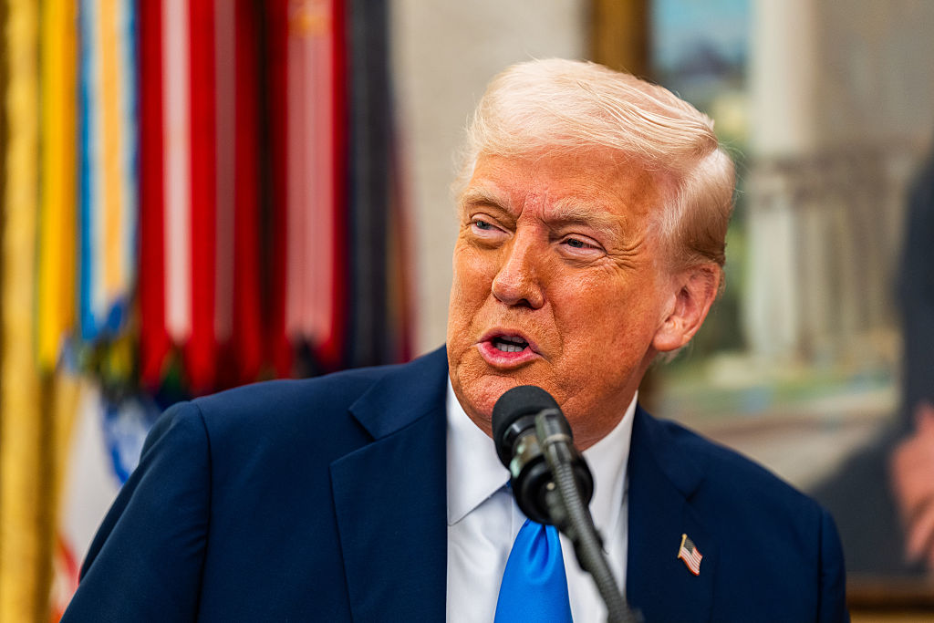 PM मोदी के पास सबसे ज्यादा विदेशी सम्मान!

PM मोदी से बहुत पीछे हैं डोनाल्ड ट्रम्प और ब्लादिमीर पुतिन।

ट्रम्प के पास सिर्फ 2 विदेशी सम्मान और पुतिन के पास केवल 8 विदेशी सम्मान है ज़ जबकि PM मोदी के पास 23 विदेशी सम्मान हैं।

2014 में पहली बार देश के प्रधानमंत्री बने थे, तब से