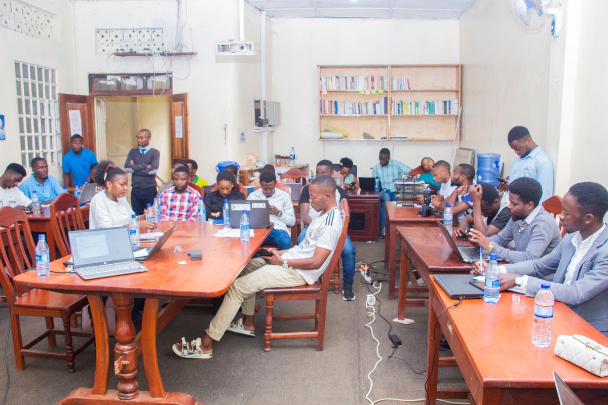 ANGAZA Café  a porté sur le Genre et résilience climatique en contexte de poly-crises.
Les manifestations du chgmnt climatique n frappe ps ls individus de façon uniforme. Ls femmes subissent 1e vulnérabilité Xsée entre les inégalités de genre, ls défis économiques et ls crises pô