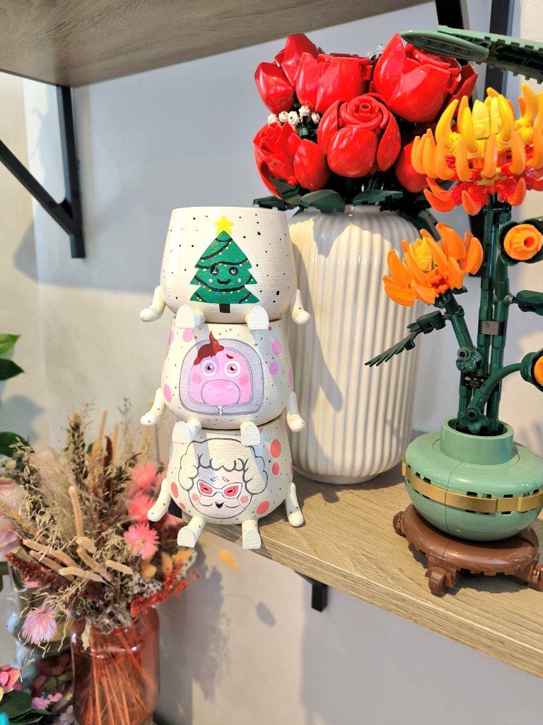 Merci à ceux qui ont passé commande suite a ce petit destockage 🫶
~ les colis partent en fin de journée 🚚

Il ne reste plus que trois pots sur le site. La code promo ( BYEBYE30 ) est toujours dispo dessus ✨