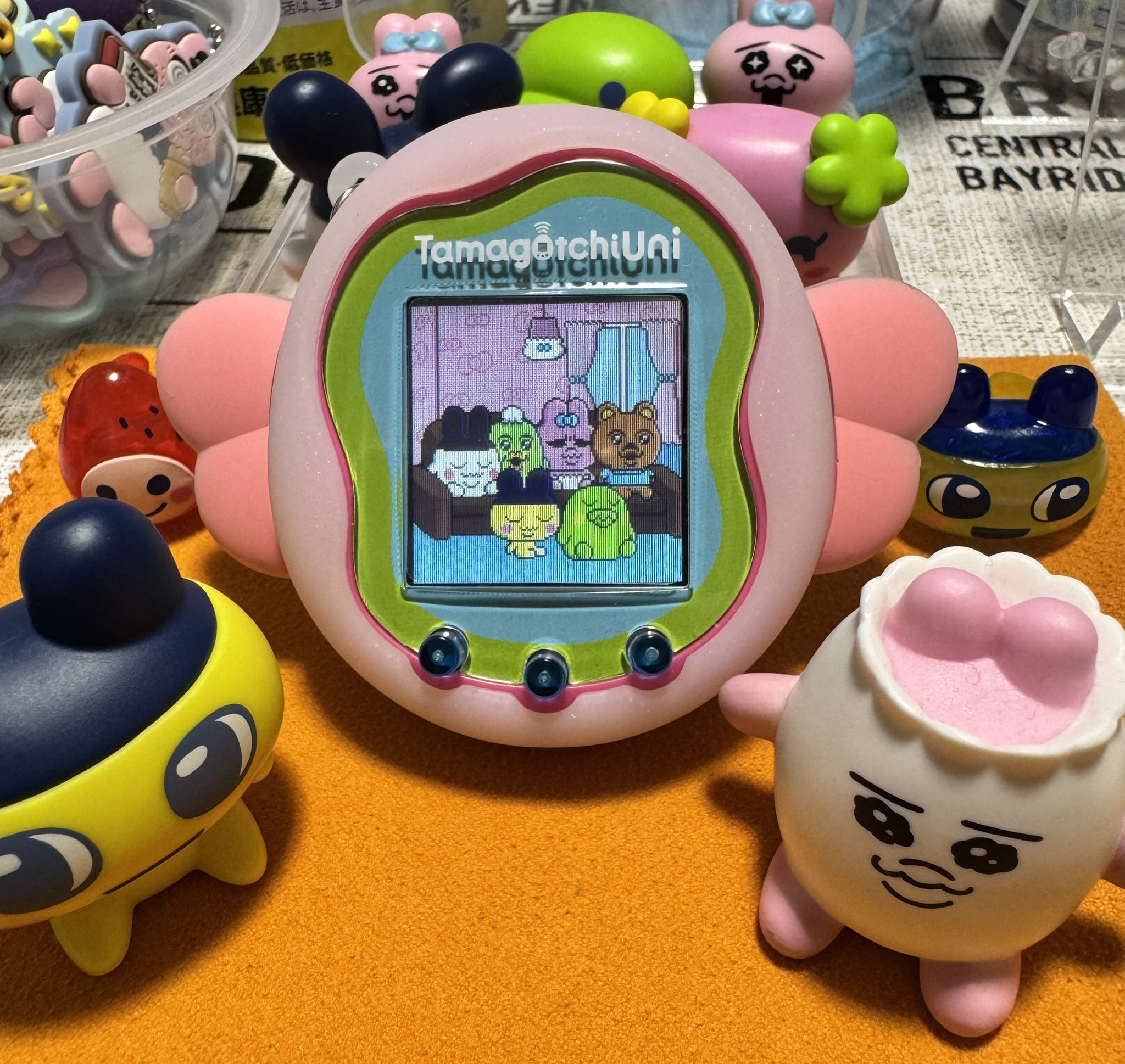 たまごっちユニ※かわいそうにランドのデータ付き イラストレーター「可哀想に❗️」さんとたまごっちがコラボ