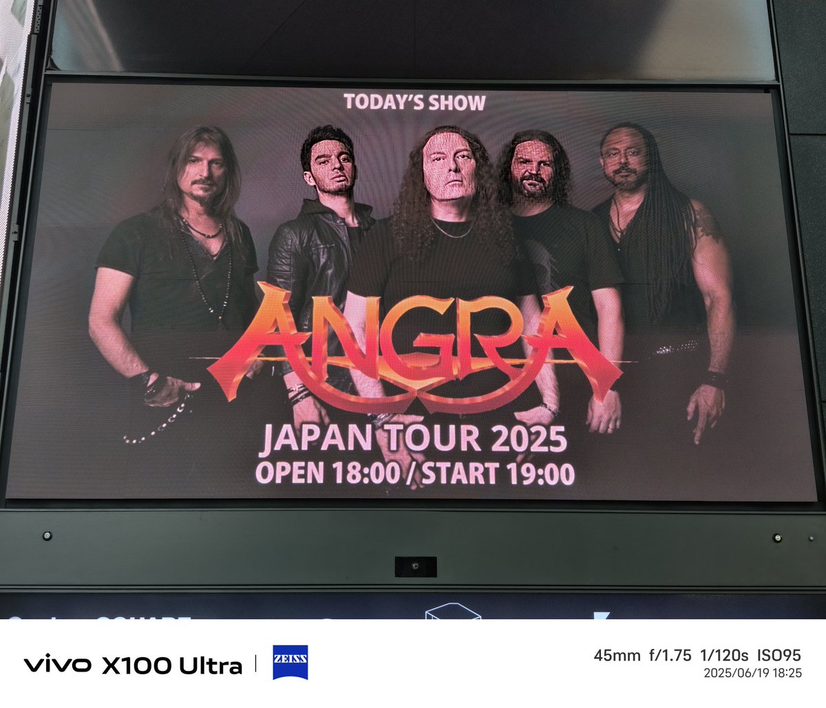 goos178's tweet photo. アングラ10年振りに見ました！！ファビオの歌が上手すぎて笑いが出ました！
#angra
#fabioleone
#rafaelbittencourt
#marcelobarbosa
#felipeandreoli
#brunovalverde https://t.co/K8oab2bYzD