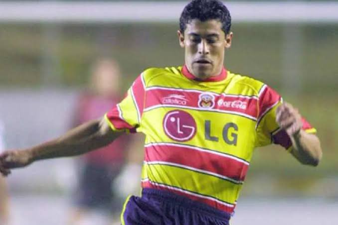 🎂 Hoy celebra su cumpleaños 🇦🇷 Jorge Francisco Almirón, llegó a Monarcas Morelia en el 2,000 y se convirtió el péndulo de un equipo que marcó época 🏆

⚽️ Anotó 1 gol en <a href="/TheChampions/">Concacaf Champions Cup</a>, 2 en liguilla y 10 en torneo regular para un total de 13

 Actualmente es DT de <a href="/ColoColo/">Colo-Colo</a>