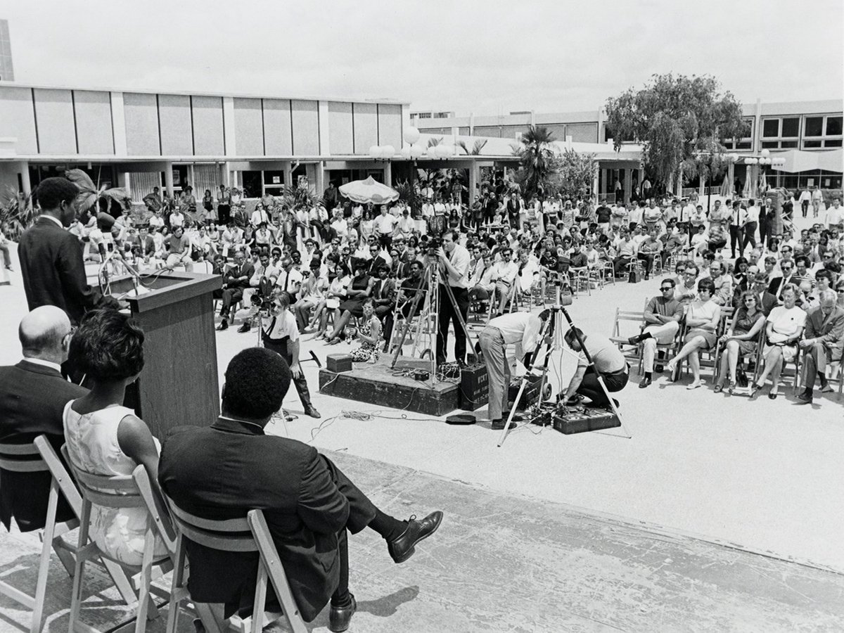 Interesting in seeing what the "U" looked like in the 1960s?   Curious about an anti-Vietnam War sit-in in the Ashe Building or a memorial service for Martin Luther King, Jr.?
  
ow.ly/CPh150WbGLN

#history #Miami #UMiami #college #university #campuslife #students #1960s