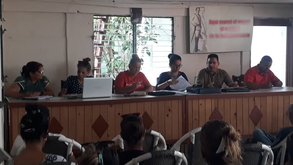 En compañía del miembro de Buró del #PCC provincial, Yelenis Hernández Montenegro, la máxima dirección partidista, y gubernamental de este municipio de  #minas chequea el plan de obra de todas las  direcciones que se realizan en saludo al 26 de julio. #VivaEl26DeJulio