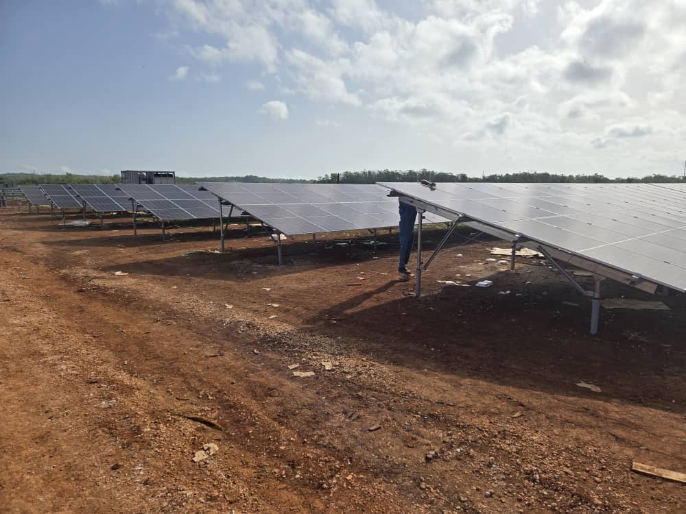 SalvadorVM (@salvadorvaldesm) on Twitter photo Me encuentro visitando el Parque Fotovoltaico en construcción "La Sábana" en #Mayabeque.
#CubaVencerá
<a href="/DiazCanelB/">Miguel Díaz-Canel Bermúdez</a>
<a href="/CubaMINREX/">Cancillería de Cuba</a>
<a href="/PartidoPCC/">Partido Comunista de Cuba</a>
<a href="/PresidenciaCuba/">Presidencia Cuba 🇨🇺</a>
<a href="/VicentedelaO2/">Vicente de la O Levy</a>
<a href="/lage_minem/">Carlos Lage Pérez</a>
<a href="/MMarreroCruz/">Manuel Marrero Cruz</a> Me encuentro visitando el Parque Fotovoltaico en construcción "La Sábana" en #Mayabeque.
#CubaVencerá
<a href="/DiazCanelB/">Miguel Díaz-Canel Bermúdez</a>
<a href="/CubaMINREX/">Cancillería de Cuba</a>
<a href="/PartidoPCC/">Partido Comunista de Cuba</a>
<a href="/PresidenciaCuba/">Presidencia Cuba 🇨🇺</a>
<a href="/VicentedelaO2/">Vicente de la O Levy</a>
<a href="/lage_minem/">Carlos Lage Pérez</a>
<a href="/MMarreroCruz/">Manuel Marrero Cruz</a>
