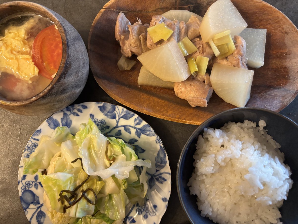 帰ったらミィラさんが「鶏大根と、塩昆布キャベツと、トマ卵スープ」

を作ってくれました。

#今日のミィラさん