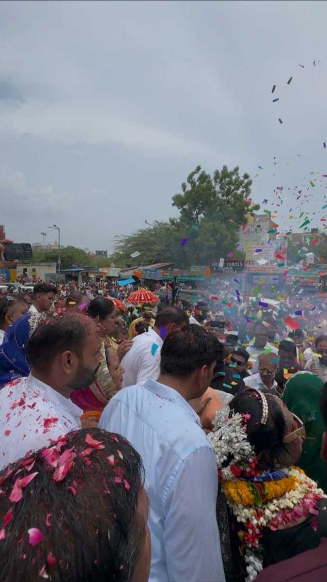 आज किशनगढ़ स्थित अग्रसेन विहार में आयोजित “अखिल भारतीय राष्ट्रीय किन्नर नाजर समाज महासम्मेलन” में सहभागी बनने का सौभाग्य प्राप्त हुआ।

किन्नर समाज भारतीय संस्कृति एवं सनातन परंपरा का एक अभिन्न एवं गौरवशाली अंग रहा है।