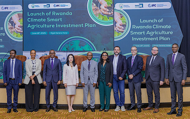 The Ministry of Agriculture (MINAGRI) launched the CSA project, and we farmers have also started a campaign to seek partners for our SAT4CSA Model Farm project. ✨

SHE needs Agribusiness shower instead of baby shower 👌 

x.com/RwandaAgri/sta…