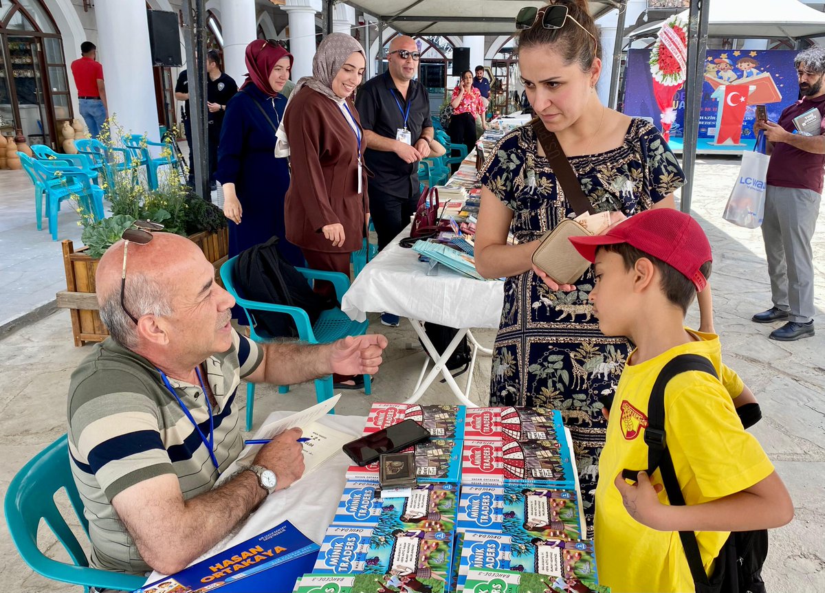 Van’da çocuklar kitapla buluştu: 2. Çocuk Edebiyatı Fuarı tamamlandı
sehrivangazetesi.com/vanda-cocuklar…

<a href="/ProfZekitastan/">Prof. Dr. Zeki Tastan</a> <a href="/YazarVan/">Van Yazar ve Şairler Derneği</a>