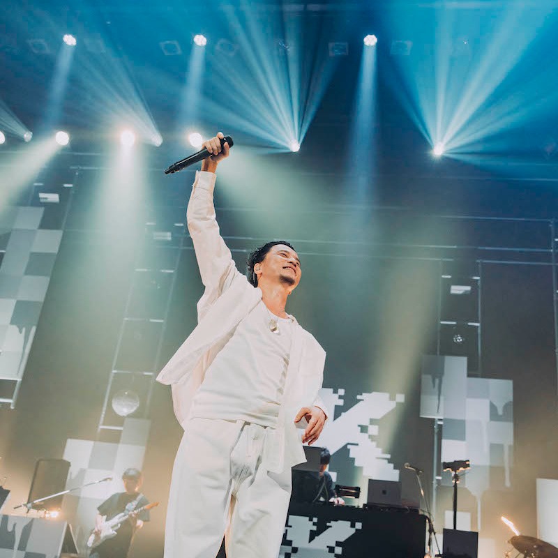 realsoundjp's tweet photo. ◤◢◤ #KREVA ライブレポート ◢◤◢
🧷https://t.co/MJG0UugLro
KREVAは今も黄金期の真っ只中にいるーー
尽きることない向上心とともに刻んだソロデビュー20年目の“New Phase”
/
写真一覧はこちら📷
https://t.co/7FXE22byNp
\
#KREVA #ProjectK #ProjectKTour @KREVA_DrK_dj908