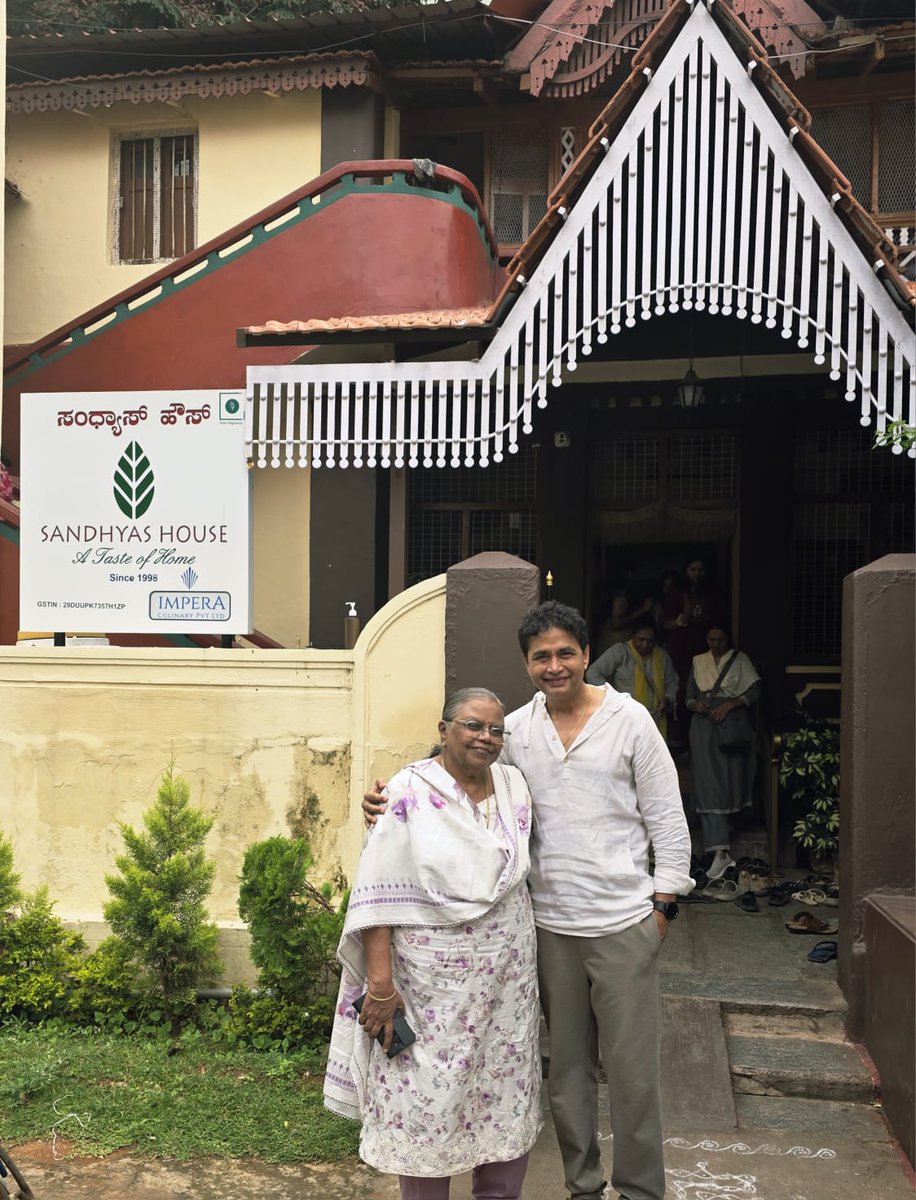 ಇಂದು ಅಪ್ಪಟ ನಮ್ಮ ಮೈಸೂರು ಶೈಲಿಯ ಮನೆ ಊಟ ಸವಿದ ಅನುಭವ ನನ್ನದಾಯಿತು 👌 ಯಾರೆಲ್ಲಾ ಇಲ್ಲಿಗೆ ಭೇಟಿ ಕೊಟ್ಟಿರುವಿರಿ?
Experience of relishing authentic Mysore style lunch is truely special 👌