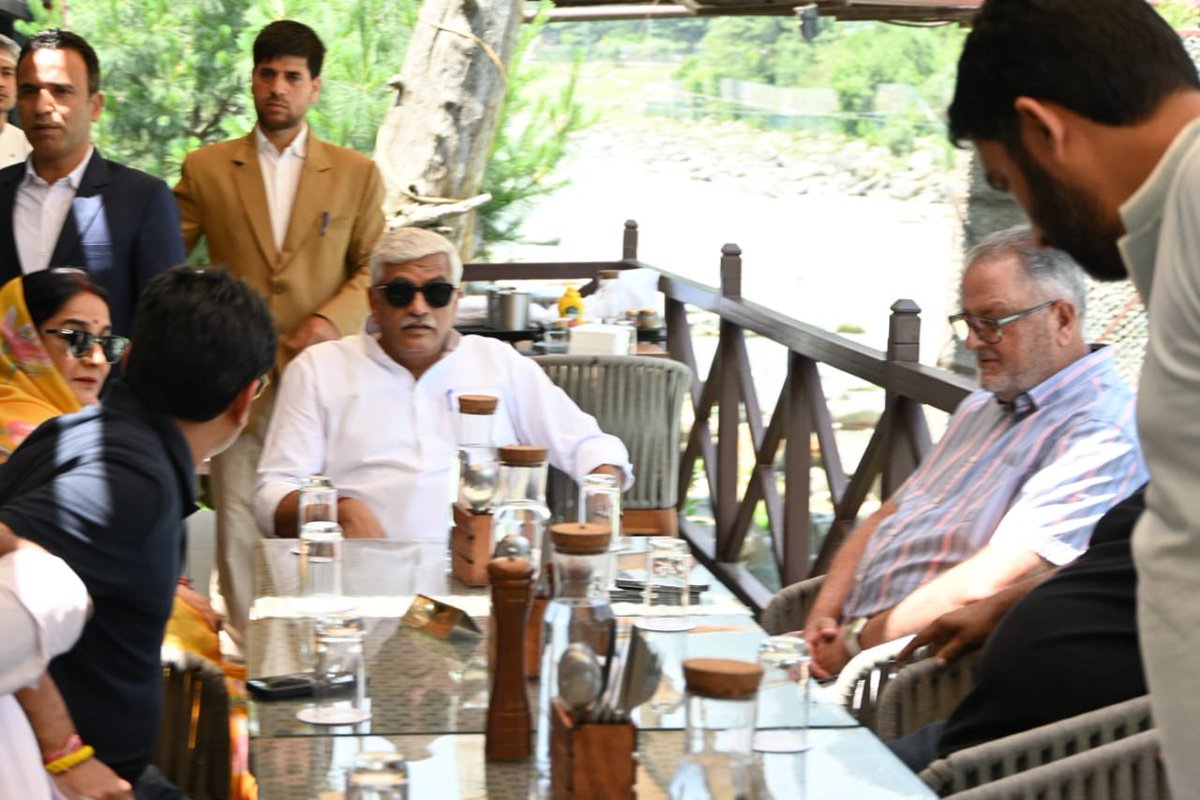 Thank you <a href="/gssjodhpur/">Gajendra Singh Shekhawat</a>  Hon’ble Minister Tourism for sending a loud &amp; clear message that #Pahalgam is open &amp; ready to welcome #tourists 
Thank you Sir for inspiring many to visit 
#Pahalgam
#PahalgamReclaimed